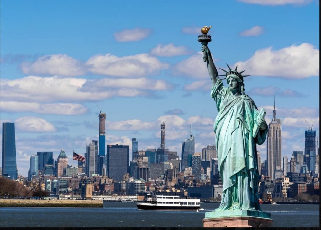 Statue of Liberty is the city never sleep